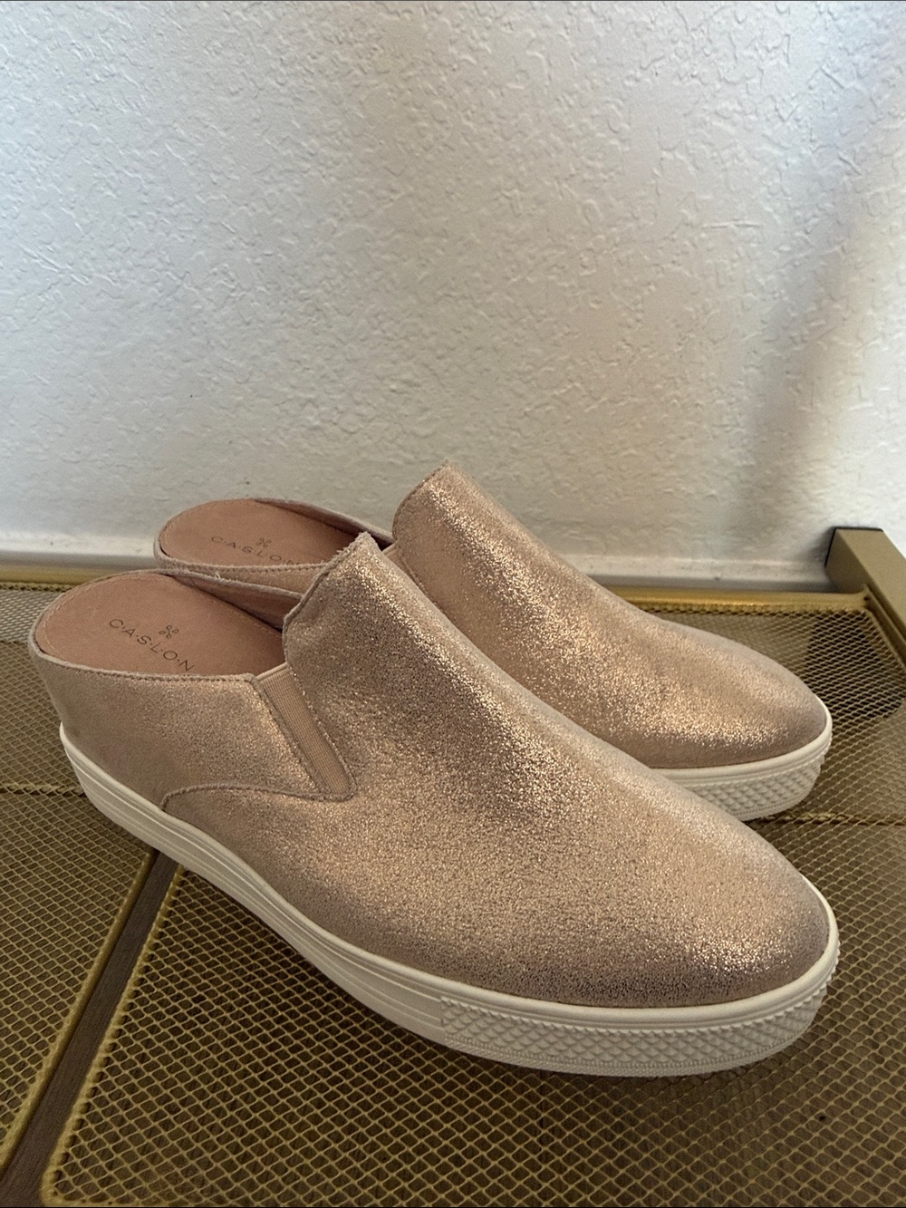 CASLON WOMENS ROSE GOLD SLIP ON SNEAKER SIZE 8.5 EUC